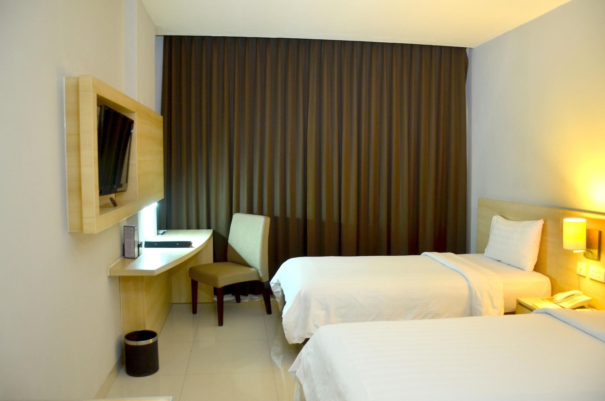 Grand Cakra Hotel Malang Exteriör bild