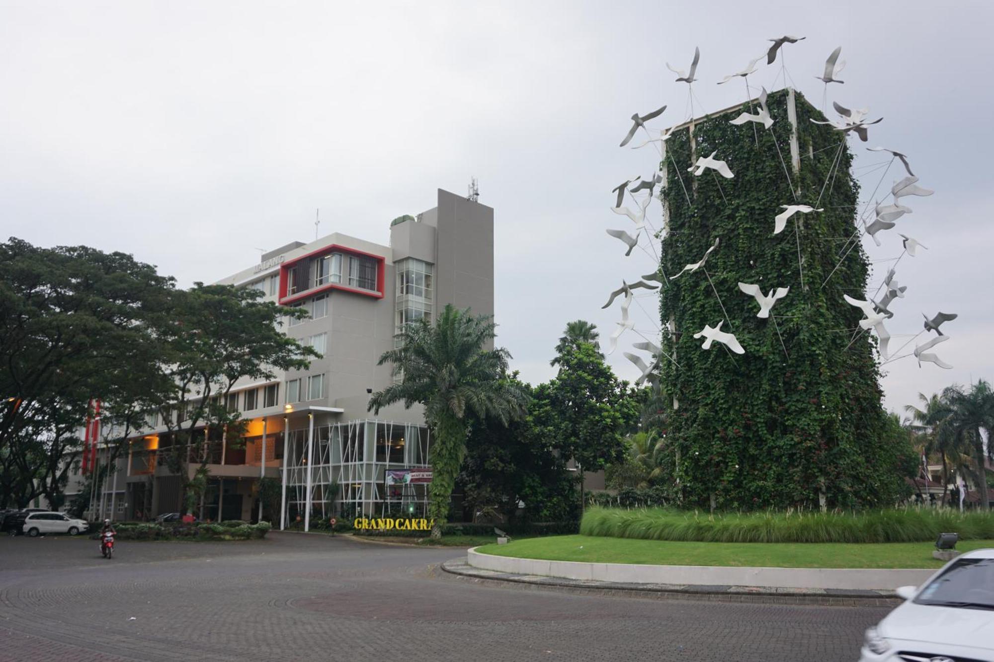 Grand Cakra Hotel Malang Exteriör bild