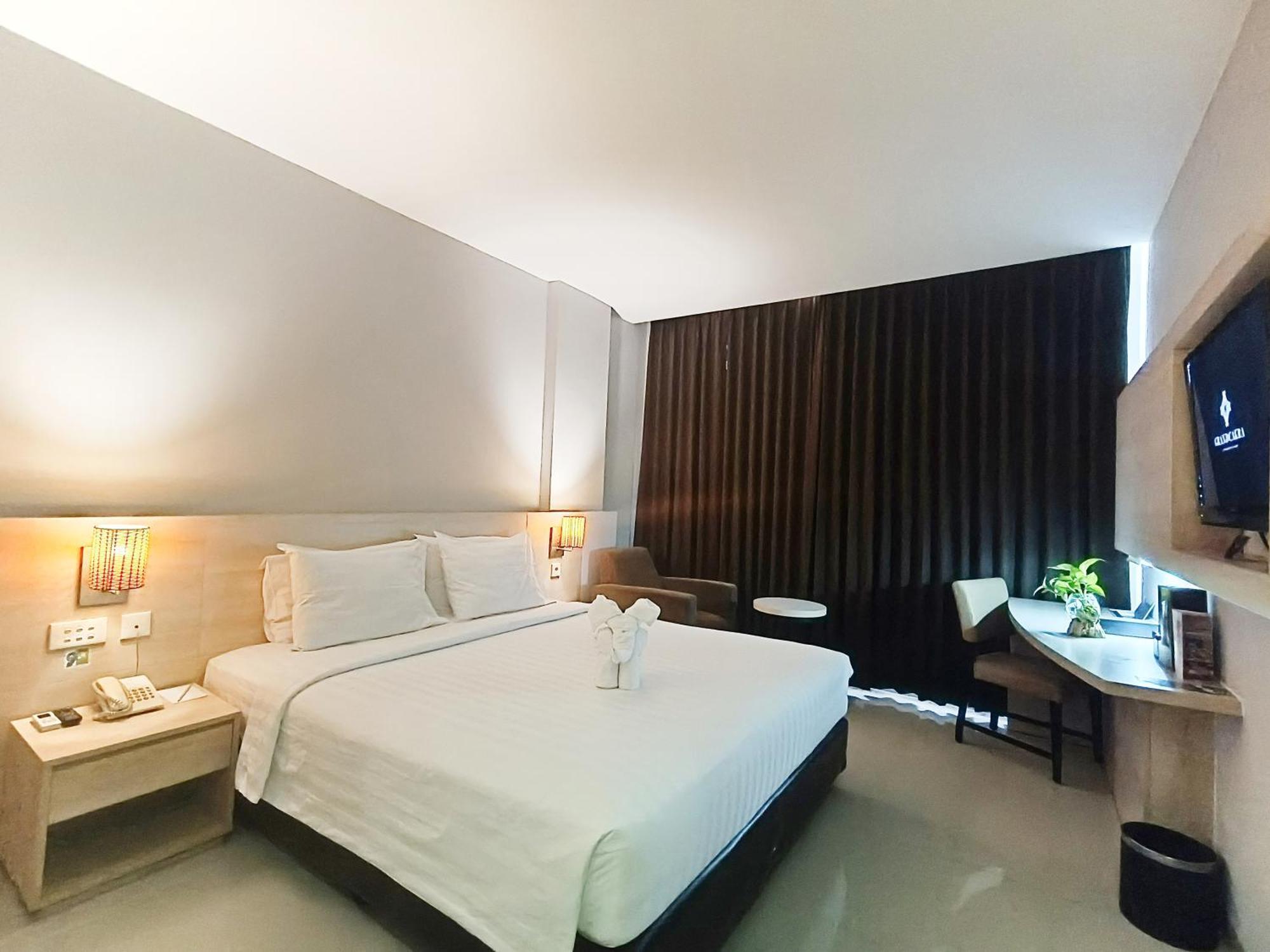 Grand Cakra Hotel Malang Exteriör bild