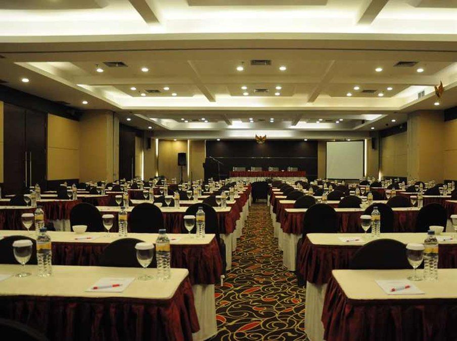 Grand Cakra Hotel Malang Exteriör bild
