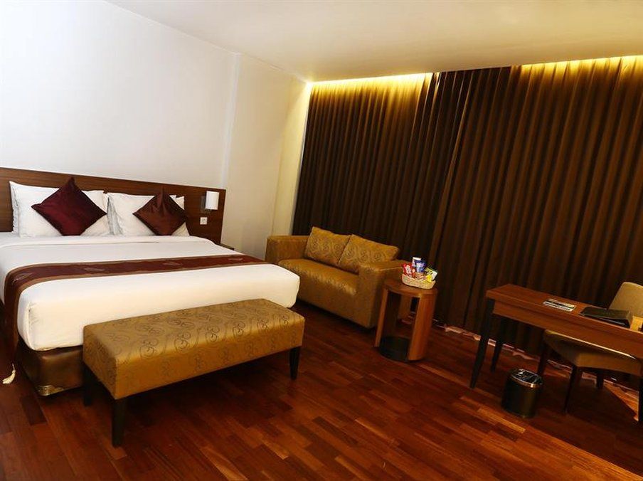 Grand Cakra Hotel Malang Exteriör bild