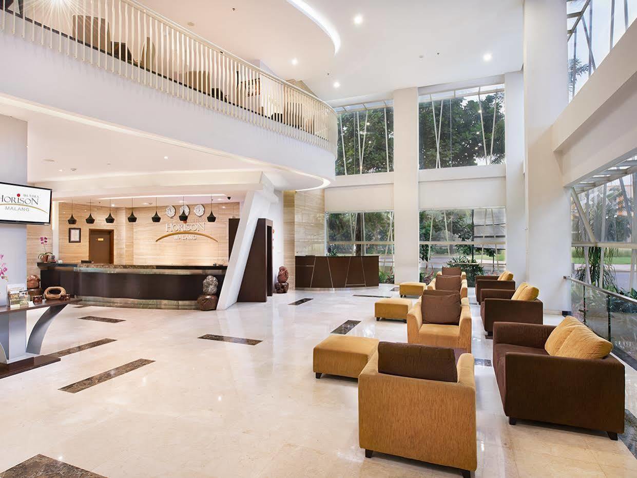 Grand Cakra Hotel Malang Exteriör bild