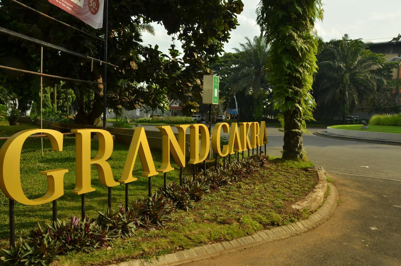 Grand Cakra Hotel Malang Exteriör bild