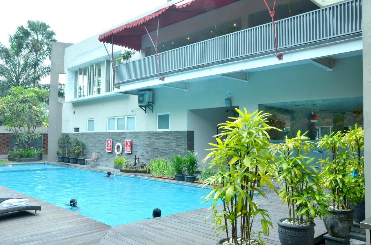 Grand Cakra Hotel Malang Exteriör bild