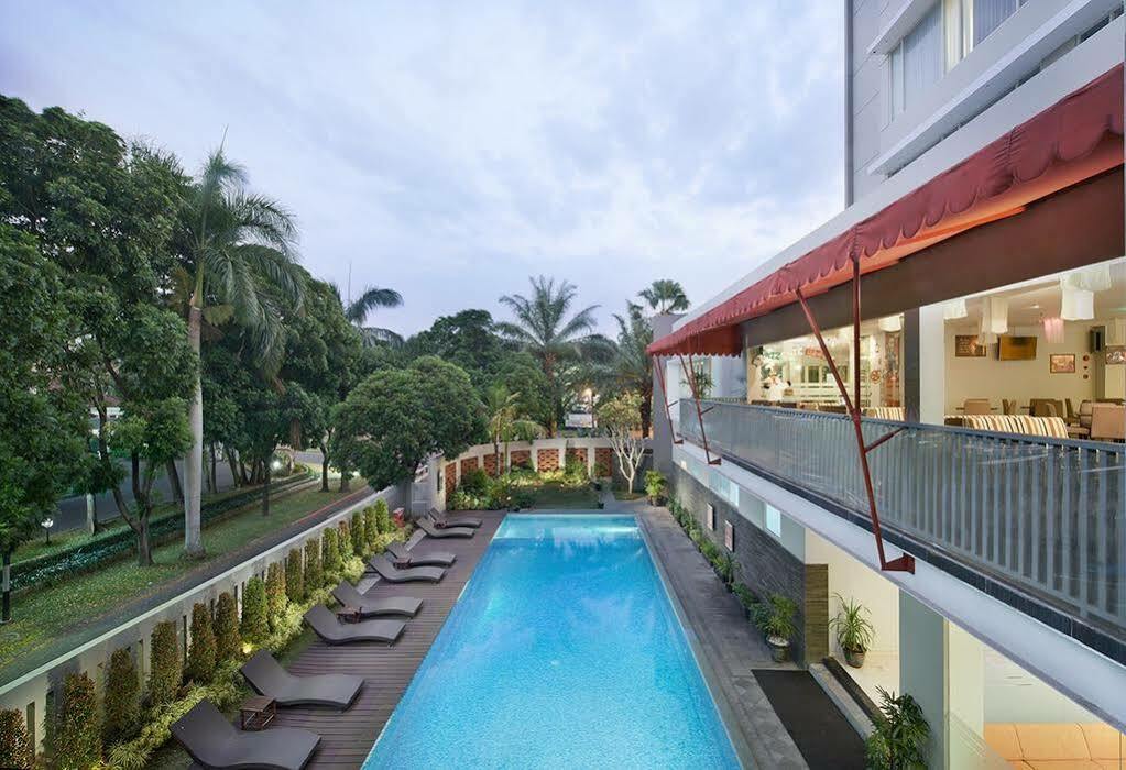 Grand Cakra Hotel Malang Exteriör bild